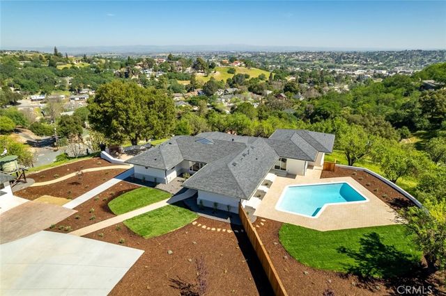 1026 Merry Hill Road, Paso Robles, CA 93446