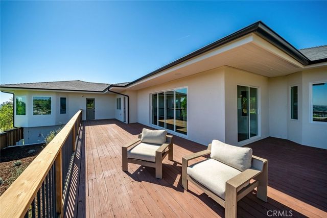 1026 Merry Hill Road, Paso Robles, CA 93446