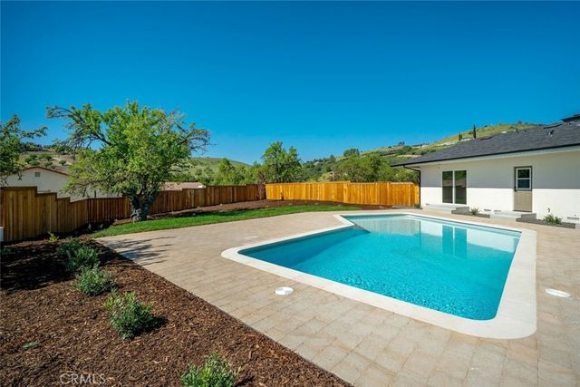 1026 Merry Hill Road, Paso Robles, CA 93446