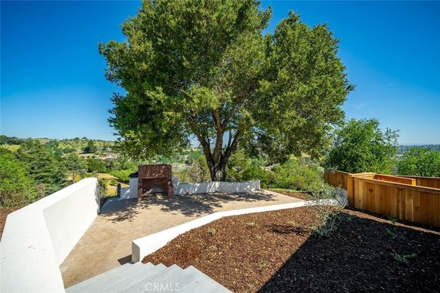 1026 Merry Hill Road, Paso Robles, CA 93446