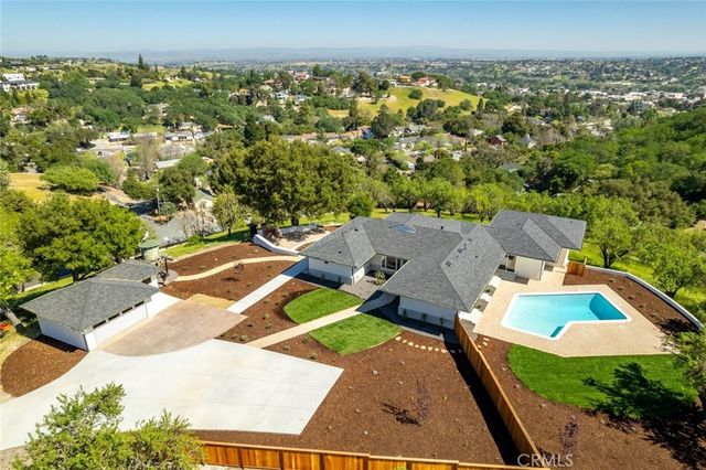 1026 Merry Hill Road, Paso Robles, CA 93446