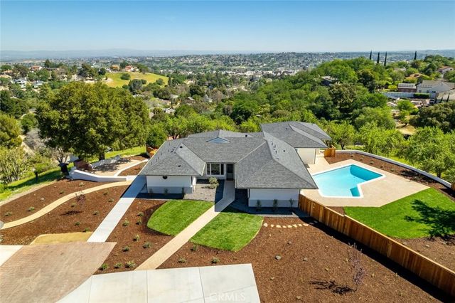 1026 Merry Hill Road, Paso Robles, CA 93446