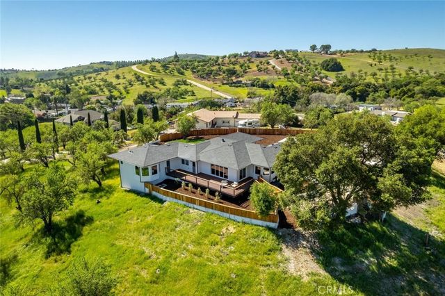 1026 Merry Hill Road, Paso Robles, CA 93446