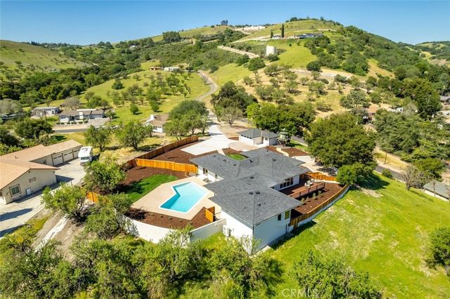 1026 Merry Hill Road, Paso Robles, CA 93446