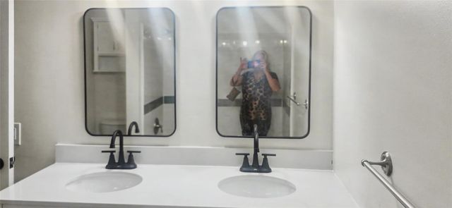 12913 Trail Hollow Drive 2913, Houston, TX 77079