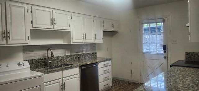 12913 Trail Hollow Drive 2913, Houston, TX 77079