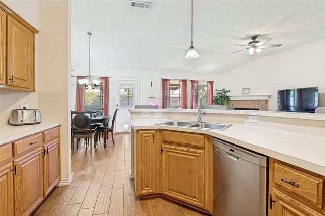 540 Cambridge Drive, Saginaw, TX 76179