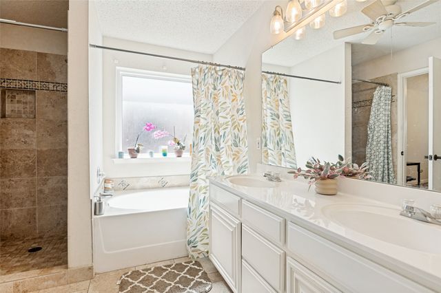 540 Cambridge Drive, Saginaw, TX 76179