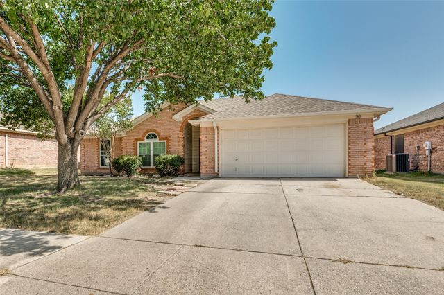 540 Cambridge Drive, Saginaw, TX 76179