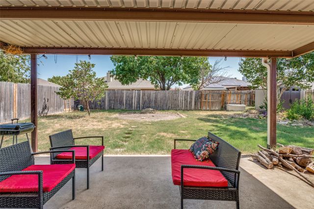 540 Cambridge Drive, Saginaw, TX 76179