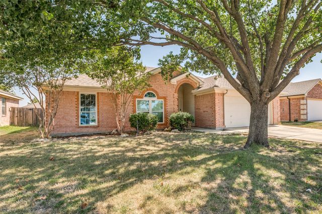 540 Cambridge Drive, Saginaw, TX 76179