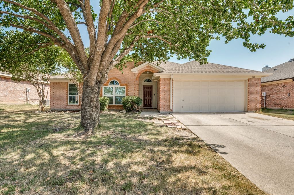540 Cambridge Drive, Saginaw, TX 76179
