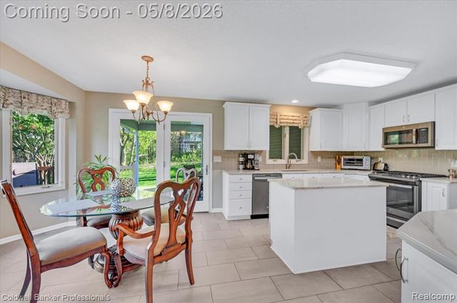 2243 Ridgemoor Court, Burton, MI 48509