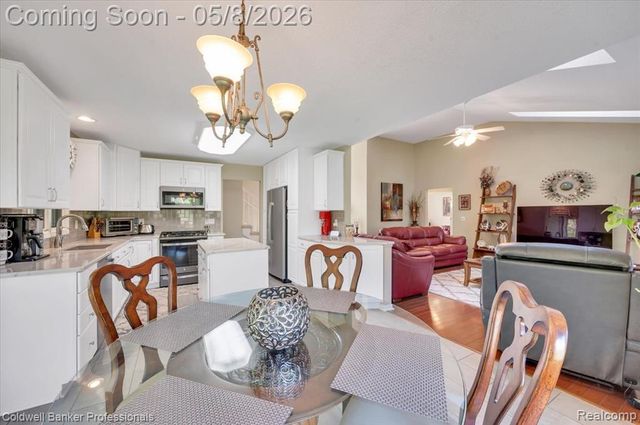 2243 Ridgemoor Court, Burton, MI 48509