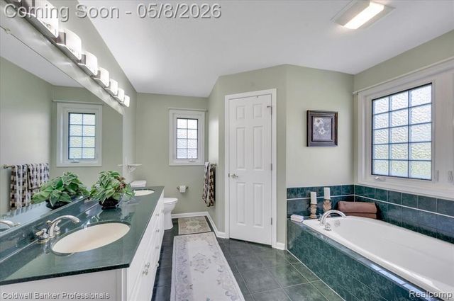 2243 Ridgemoor Court, Burton, MI 48509