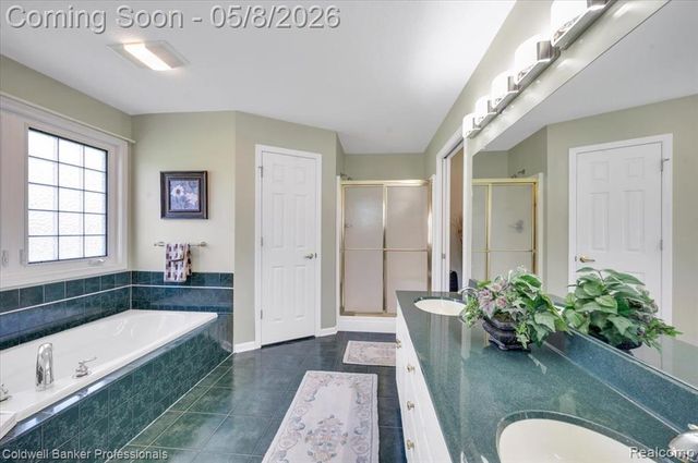 2243 Ridgemoor Court, Burton, MI 48509