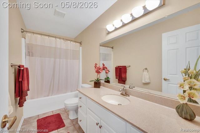 2243 Ridgemoor Court, Burton, MI 48509