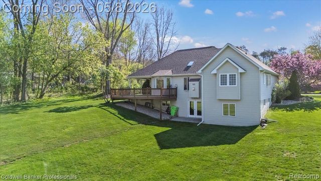 2243 Ridgemoor Court, Burton, MI 48509
