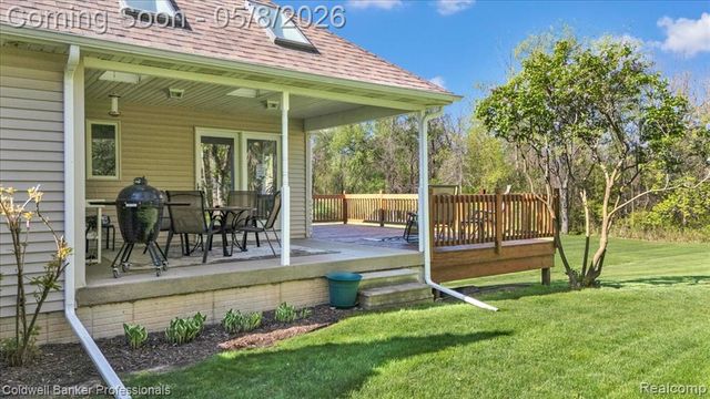 2243 Ridgemoor Court, Burton, MI 48509