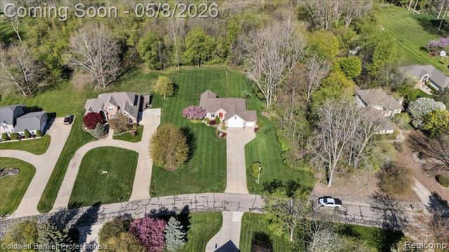 2243 Ridgemoor Court, Burton, MI 48509