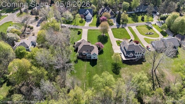 2243 Ridgemoor Court, Burton, MI 48509