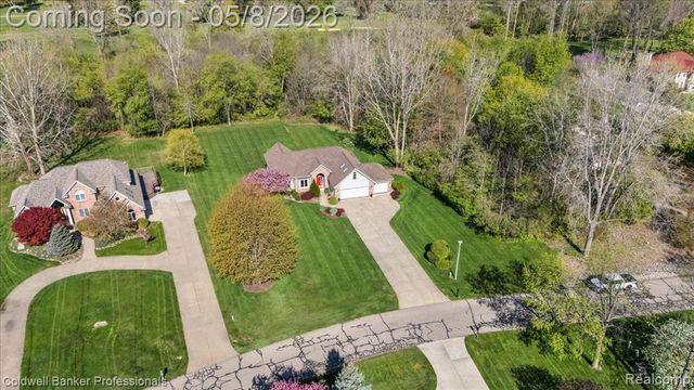 2243 Ridgemoor Court, Burton, MI 48509