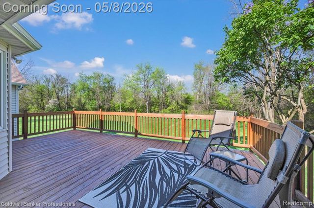 2243 Ridgemoor Court, Burton, MI 48509