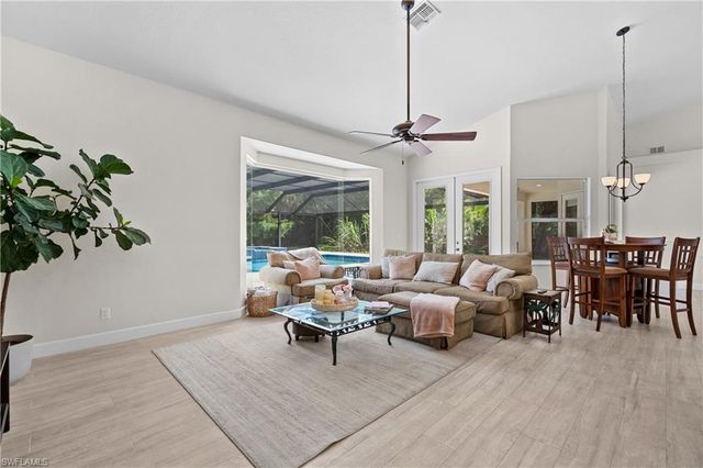 6521 Livingston Woods LN, Naples, FL 34109