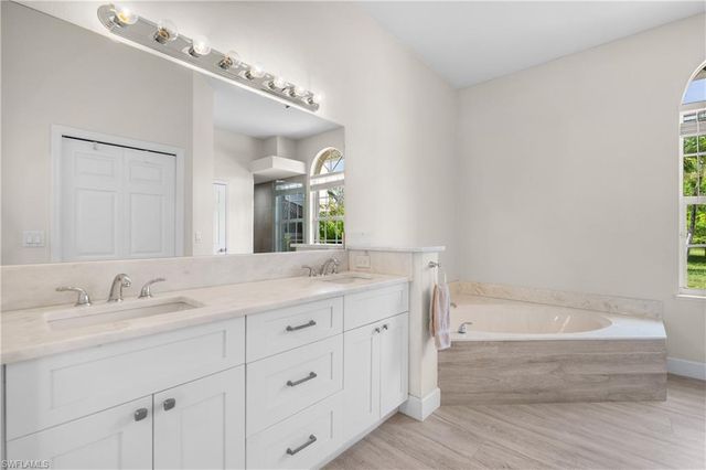 6521 Livingston Woods LN, Naples, FL 34109