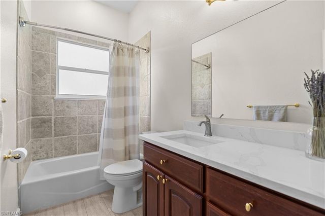 6521 Livingston Woods LN, Naples, FL 34109