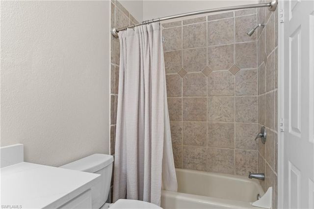 6521 Livingston Woods LN, Naples, FL 34109