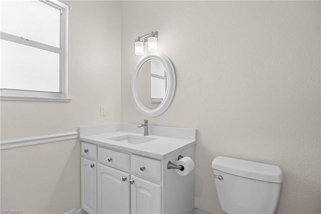 6521 Livingston Woods LN, Naples, FL 34109
