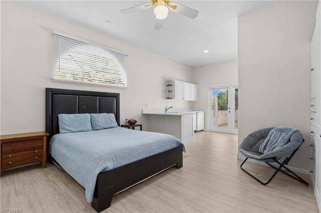 6521 Livingston Woods LN, Naples, FL 34109