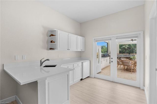 6521 Livingston Woods LN, Naples, FL 34109