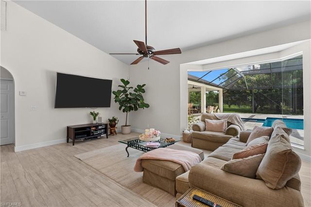 6521 Livingston Woods LN, Naples, FL 34109