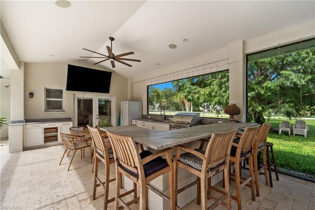 6521 Livingston Woods LN, Naples, FL 34109