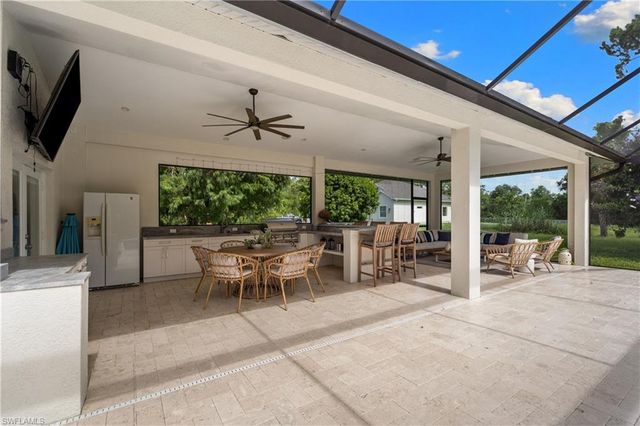 6521 Livingston Woods LN, Naples, FL 34109
