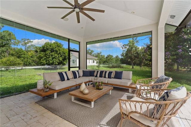 6521 Livingston Woods LN, Naples, FL 34109