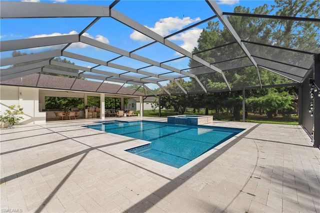 6521 Livingston Woods LN, Naples, FL 34109
