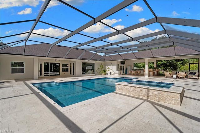 6521 Livingston Woods LN, Naples, FL 34109