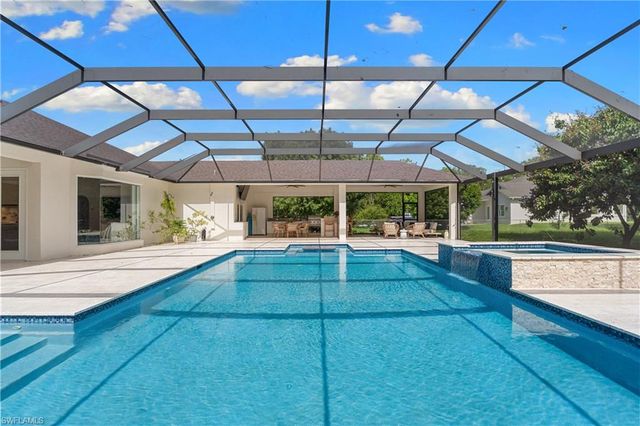 6521 Livingston Woods LN, Naples, FL 34109
