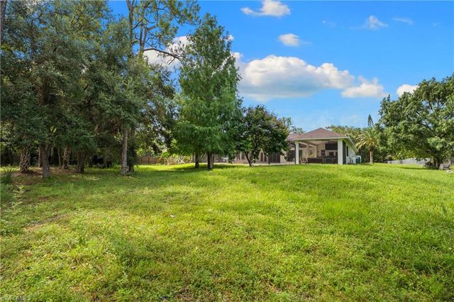 6521 Livingston Woods LN, Naples, FL 34109
