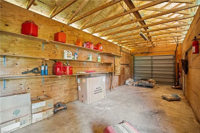 6521 Livingston Woods LN, Naples, FL 34109