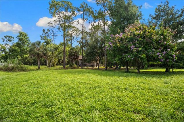 6521 Livingston Woods LN, Naples, FL 34109