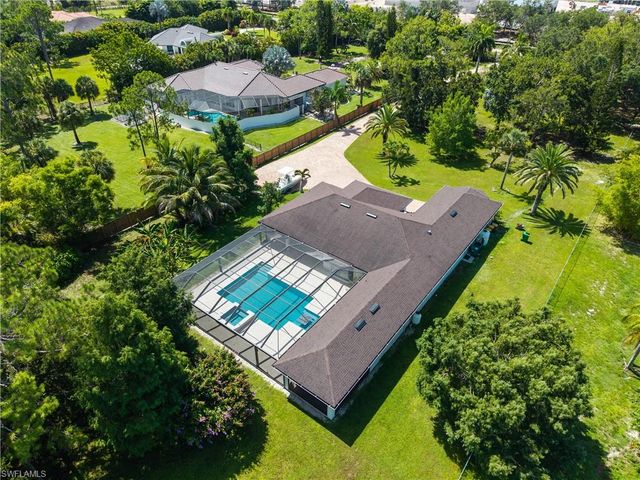 6521 Livingston Woods LN, Naples, FL 34109