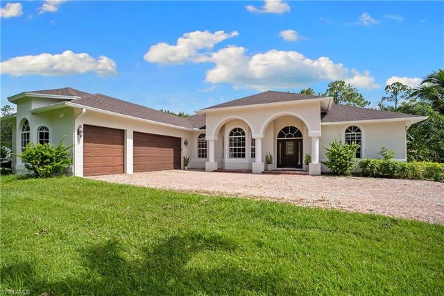 6521 Livingston Woods LN, Naples, FL 34109