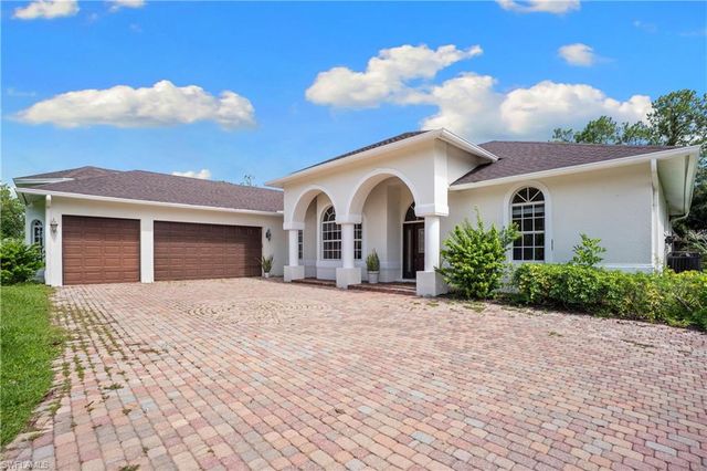 6521 Livingston Woods LN, Naples, FL 34109