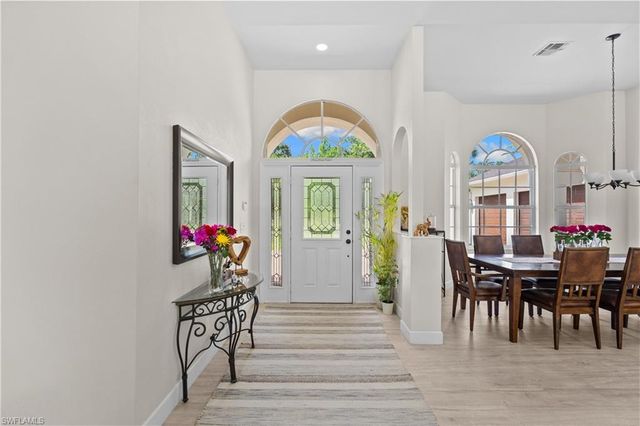 6521 Livingston Woods LN, Naples, FL 34109