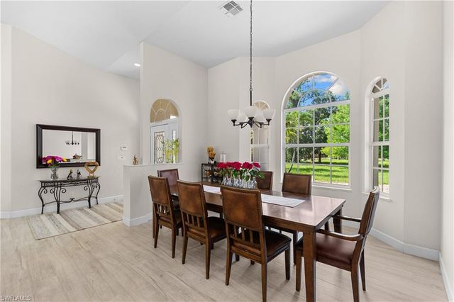 6521 Livingston Woods LN, Naples, FL 34109