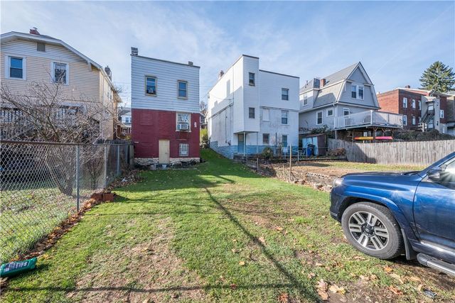 929 Woodbourne Ave, Brookline, PA 15226